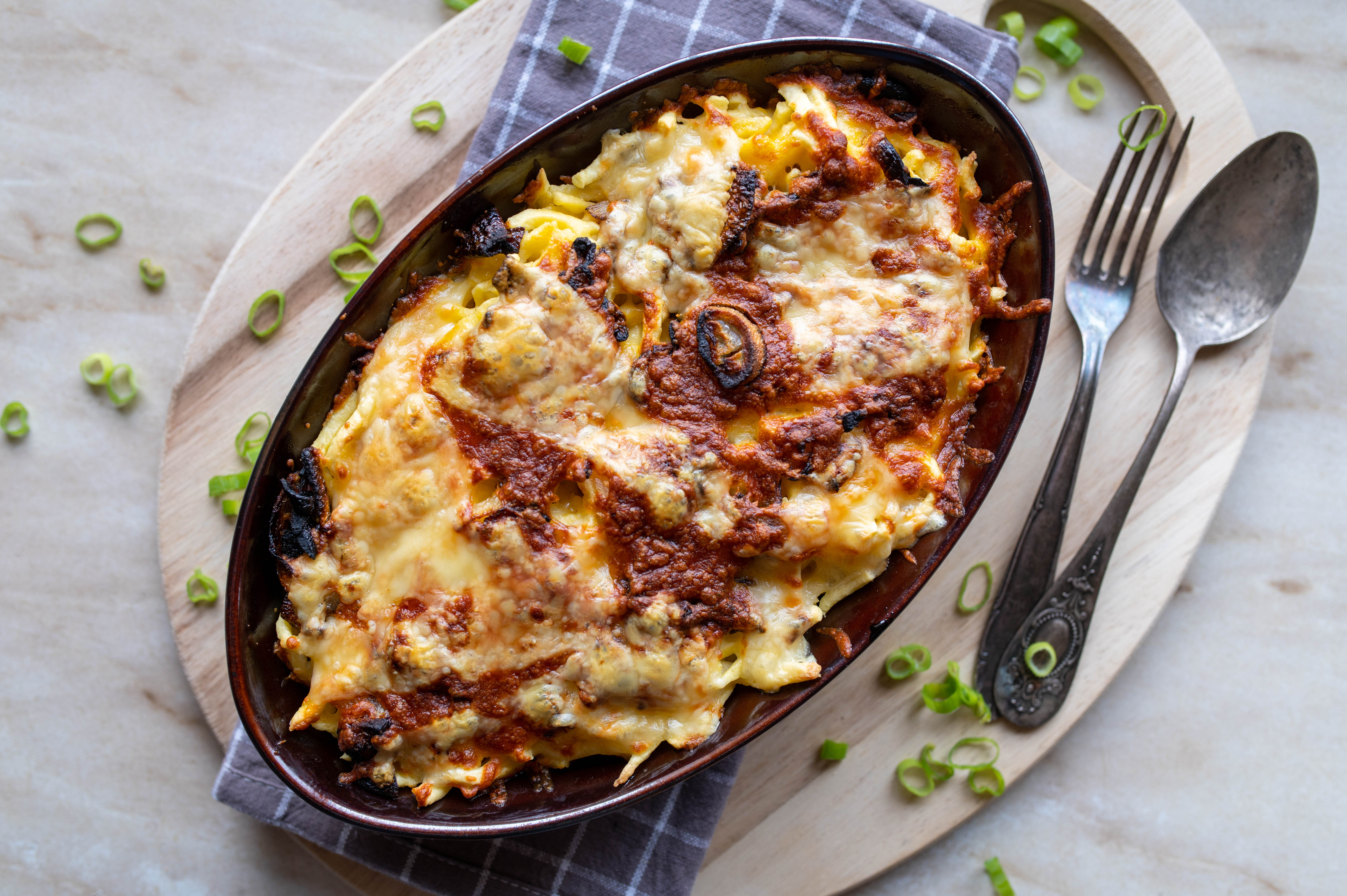 AdobeStock_635873182_kartoffelgratin mit schnipfelspeck